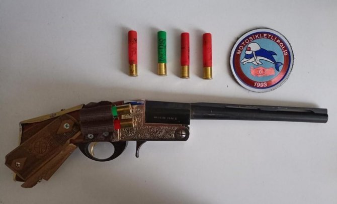 Şehir merkezinde polisten şok uygulama