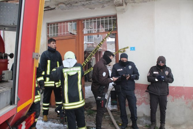 Evde çıkan yangında 80 yaşındaki yaşlı kadın hayatını kaybetti