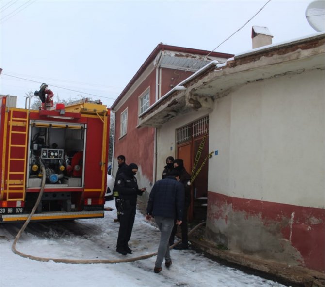 Evde çıkan yangında 80 yaşındaki yaşlı kadın hayatını kaybetti