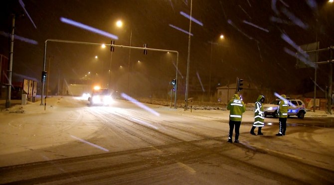 Aksaray-Konya karayolu kar ve tipi nedeniyle ulaşıma kapatıldı