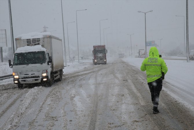 Bolu Dağı'nda ağır tonajlı araç geçişine izin verilmiyor