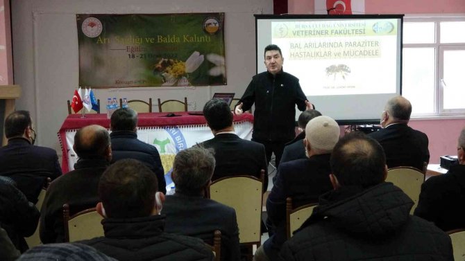 Arıcılara eğitim veriliyor