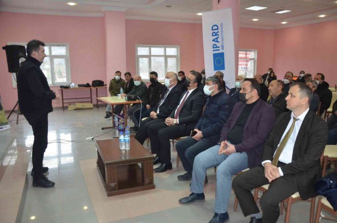 Arıcılara eğitim veriliyor