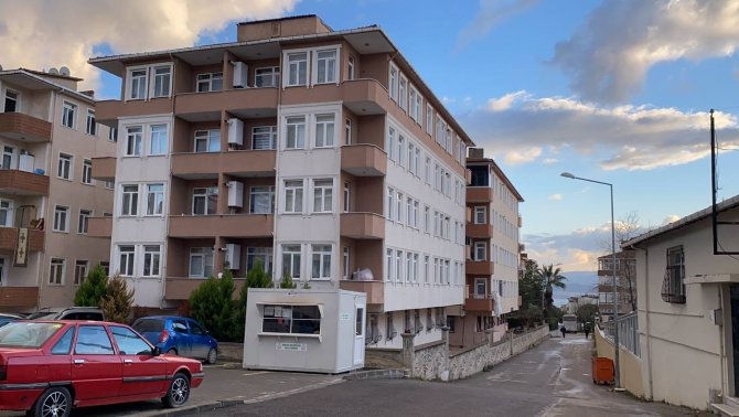 Beşinci kattan düşen kadın hayatını kaybetti