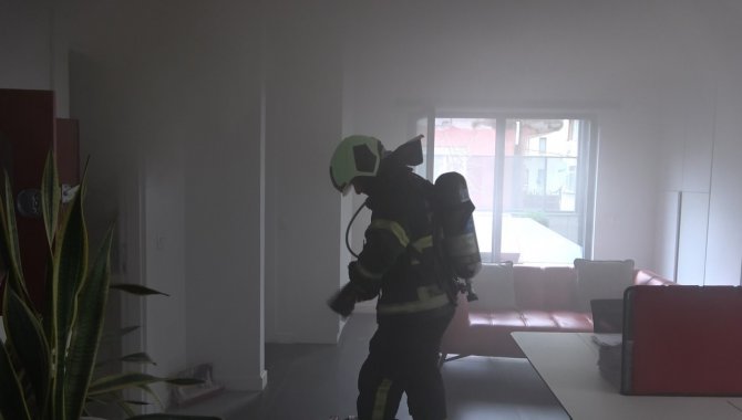 Buzdolabında çıkan yangın korkuttu