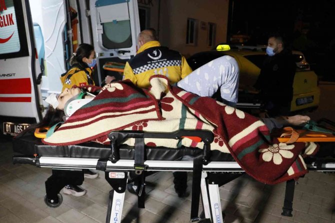 Elektrik kontağından çıkan yangın evi küle çevirdi