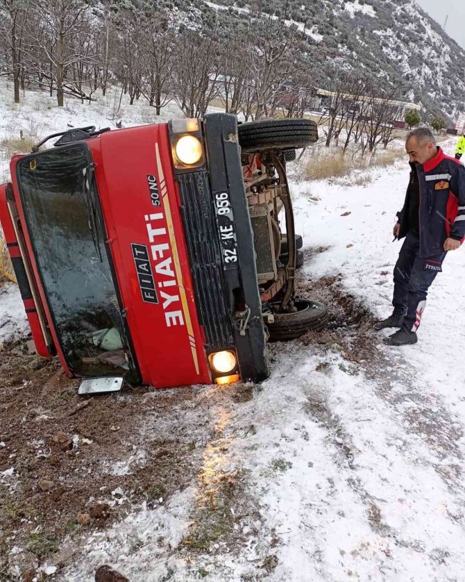 İtfaiye aracı kazaya müdahaleye giderken kaza yaptı