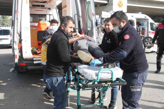 Kontrolden çıkan otomobil ortalığı savaş alanına çevirdi