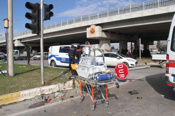 Kontrolden çıkan otomobil ortalığı savaş alanına çevirdi