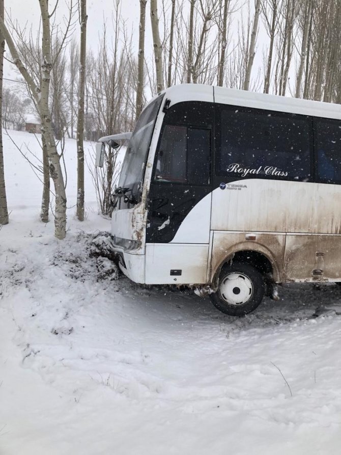 Öğrenci servisi yoldan çıktı
