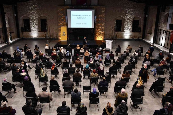 Prof. Hamarta: “Başarıya ailecek inanmak çok önemlidir”