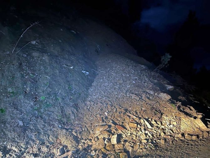 Sinop-Ayancık karayolunda heyelan