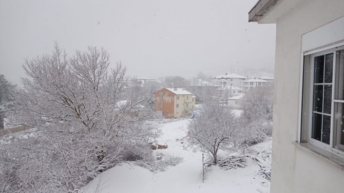 Yaylalar beyaza büründü