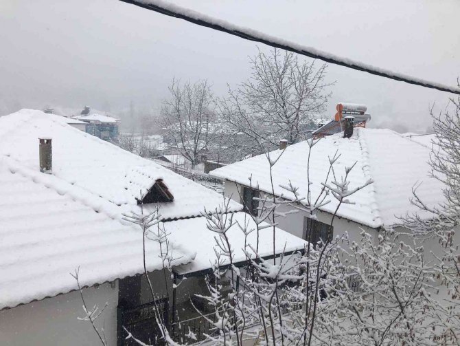 Yaylalar beyaza büründü