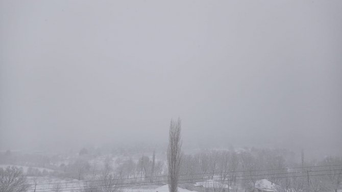 Yaylalar beyaza büründü