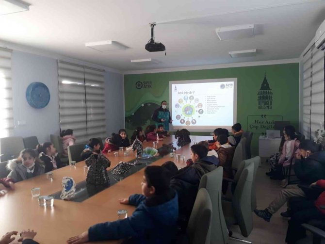 Çocuklar eğlenerek geri dönüşüm bilinci kazanıyor