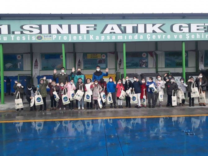 Çocuklar eğlenerek geri dönüşüm bilinci kazanıyor