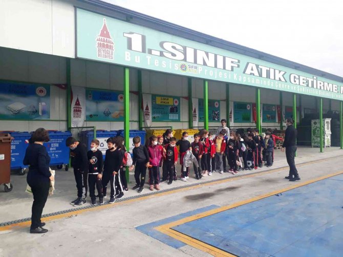 Çocuklar eğlenerek geri dönüşüm bilinci kazanıyor