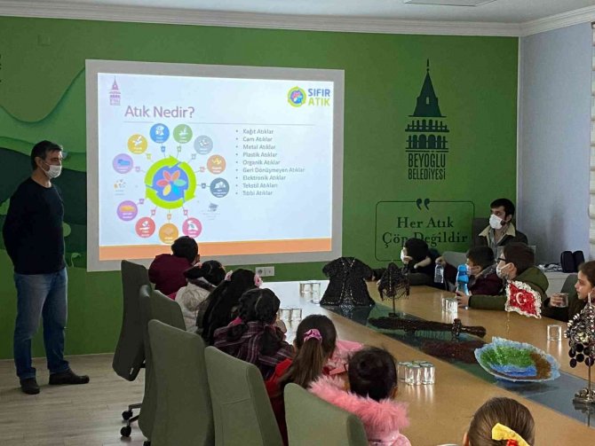 Çocuklar eğlenerek geri dönüşüm bilinci kazanıyor