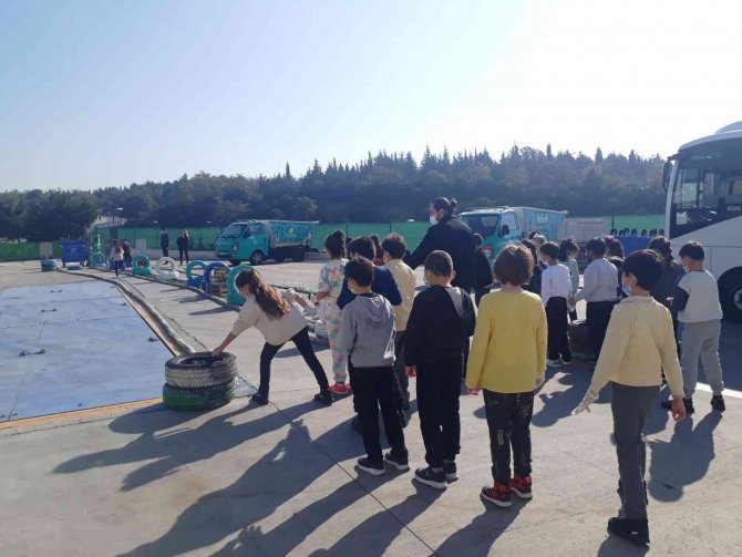 Çocuklar eğlenerek geri dönüşüm bilinci kazanıyor