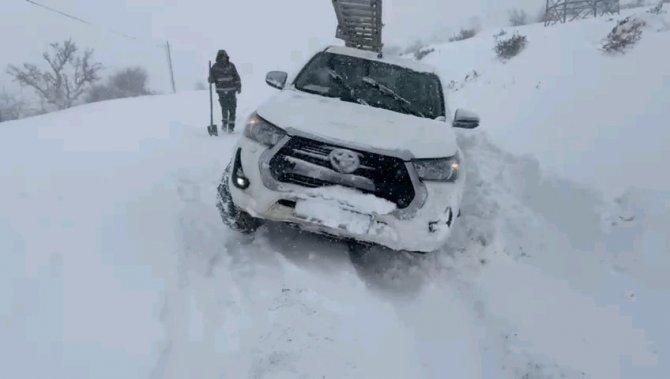 Dicle Elektrik Silvan ekipleri kardan kurtulduktan sonra enerji için harekete geçti