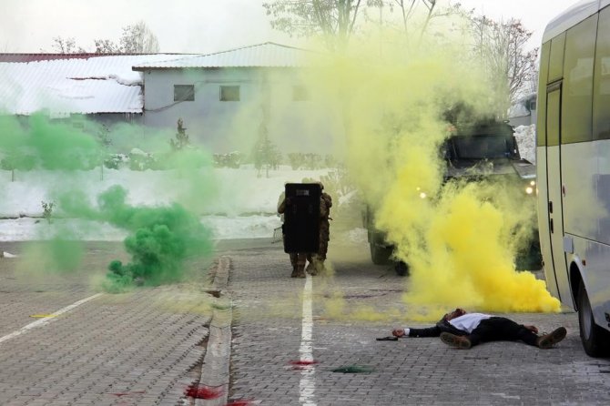 Jandarmadan nefes kesen tatbikat