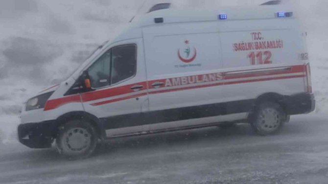 Kar yağışı nedeniyle zincirleme kaza: 1 ağır yaralı