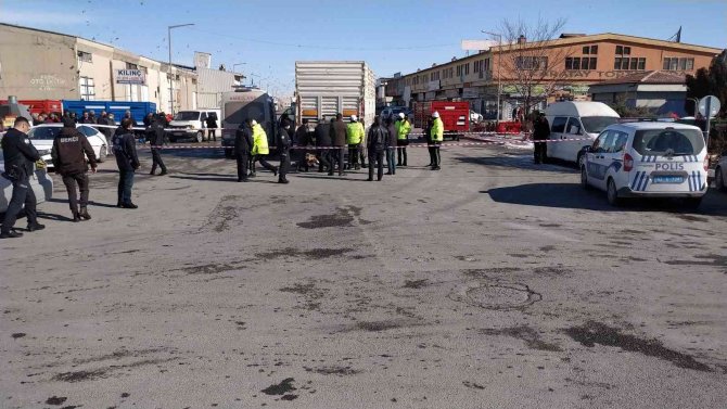 Konya’da tırın altında kalan yaya hayatını kaybetti