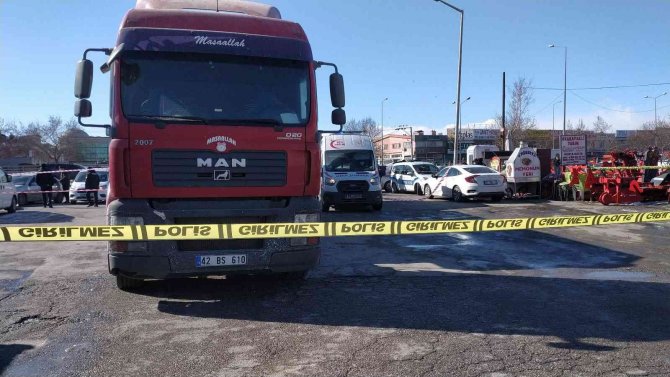 Konya’da tırın altında kalan yaya hayatını kaybetti