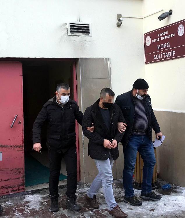 Mahkeme çıkışı bir kişiyi öldüren şahıs tutuklandı