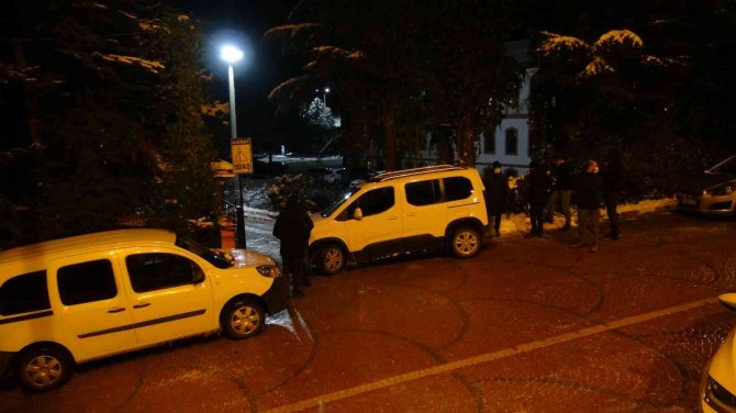 Rüşvet alırken yakalandığı iddia edilen danışman emniyette