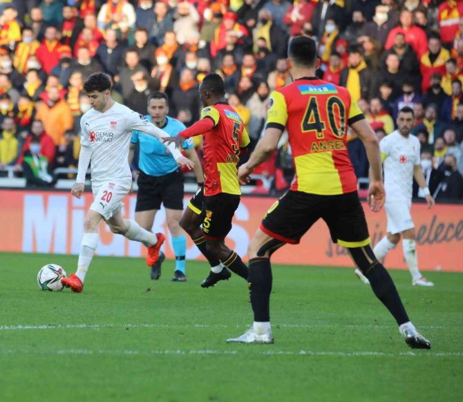 Sivasspor’da Kerem Atakan cezalı duruma düştü