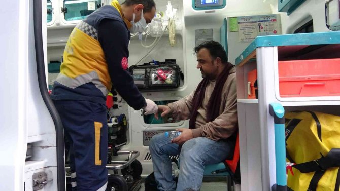 Yangın nedeniyle balkonda mahsur kaldı