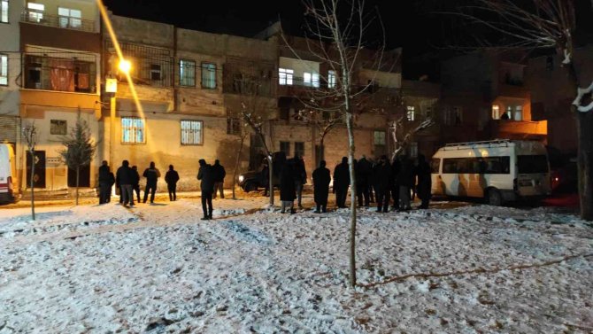 5 çocuk annesi kadın evinde silahla öldürüldü