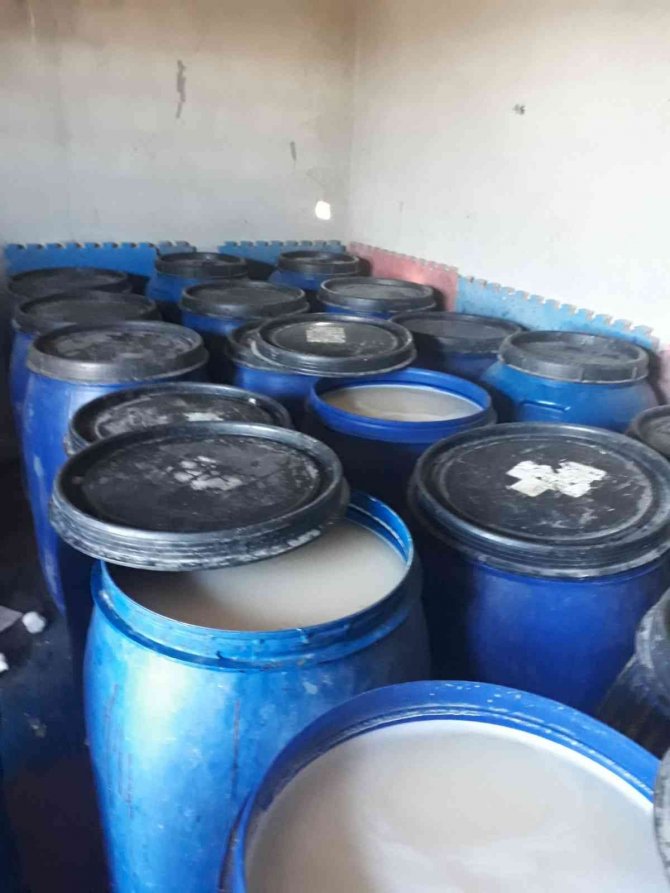 Adana’da 4 bin 150 litre sahte içki ele geçirildi