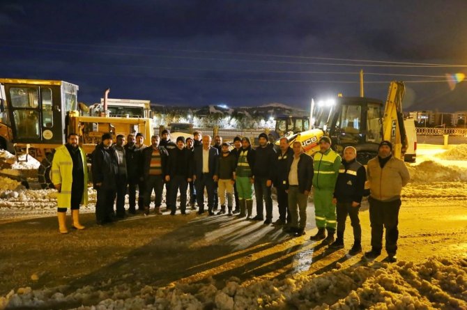 Adıyaman’da karla mücadele sürüyor