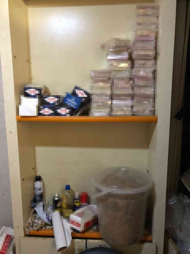 Antalya’da kaçak sigara imalathanesine baskın:2 gözaltı