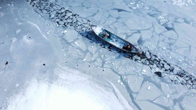 Balıkçıların zorlu ekmek mücadelesi sürüyor