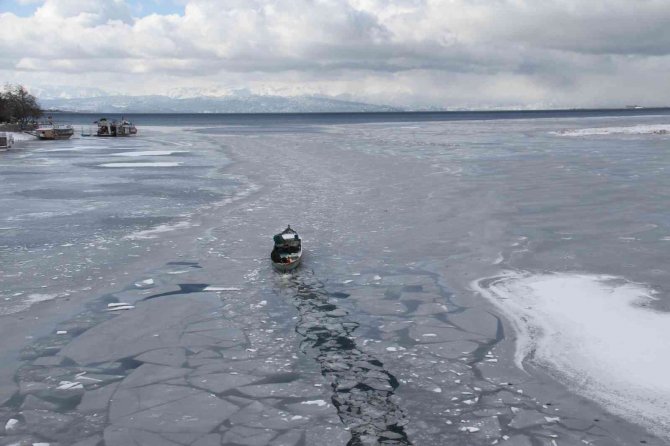 Balıkçıların zorlu ekmek mücadelesi sürüyor