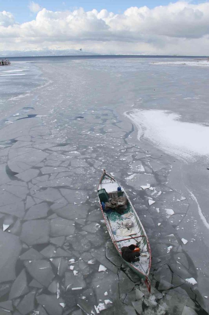 Balıkçıların zorlu ekmek mücadelesi sürüyor