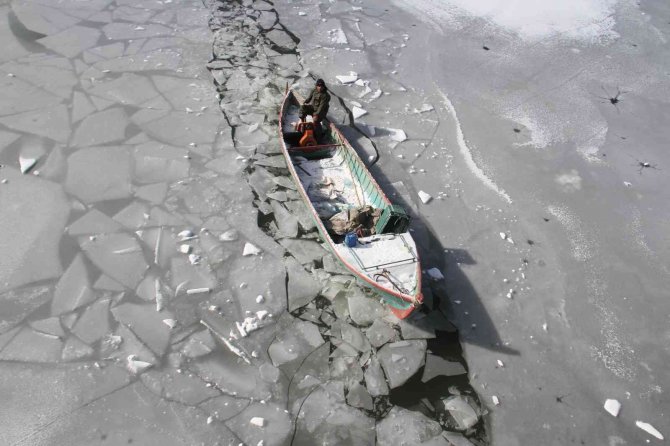 Balıkçıların zorlu ekmek mücadelesi sürüyor