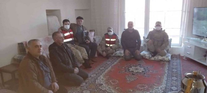 Jandarmadan hasta ve yaşlılara ziyaret