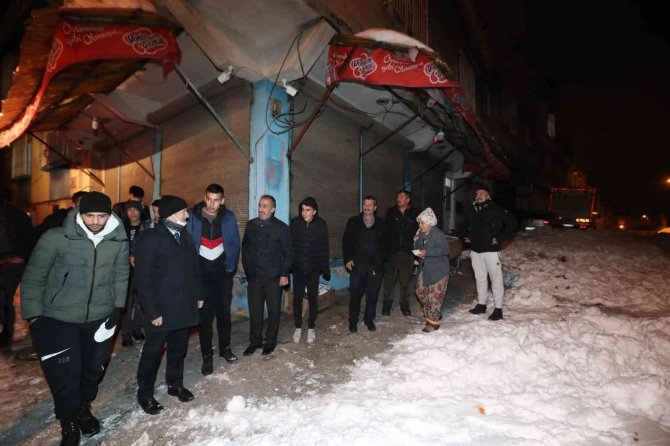 Şahinbey’de karla mücadele sürüyor