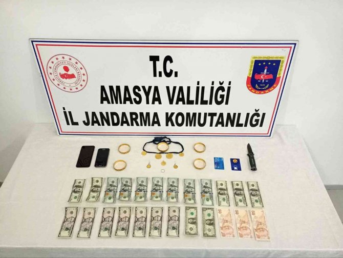 Yaşlı kadını “Eline kelepçe takarım” sözüyle korkutarak dolandırdı