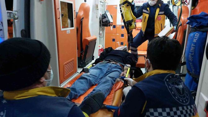 Adam bıçaklayıp kaçtı, evini ateşe vererek yaktı