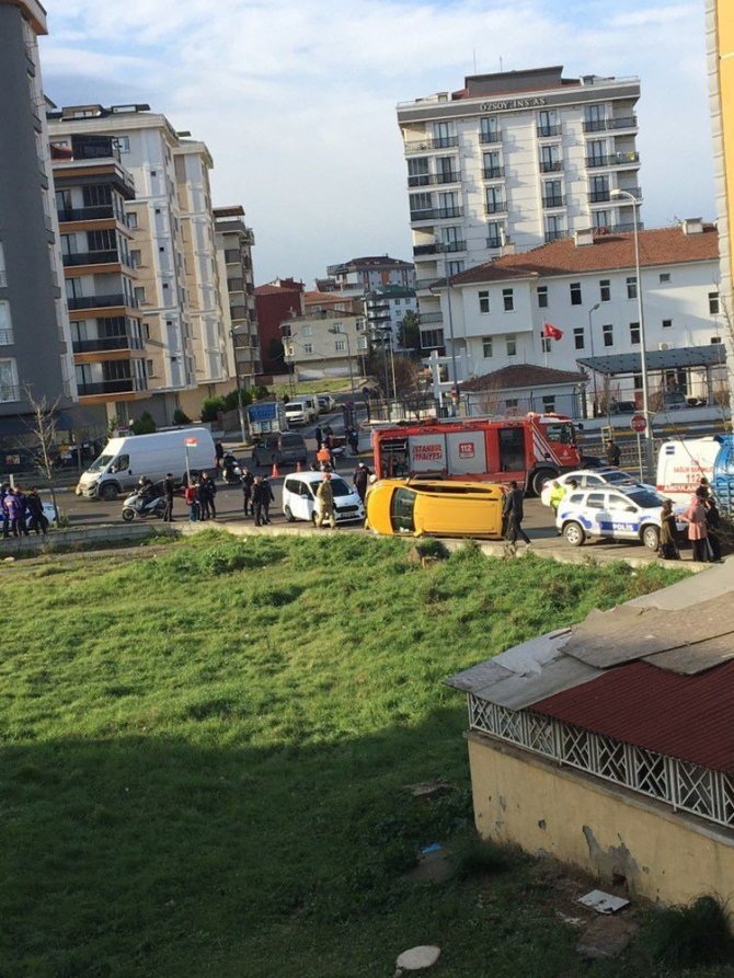 Dedesinin aracını kaçırdı, polisten kaçarken kaza yaptı