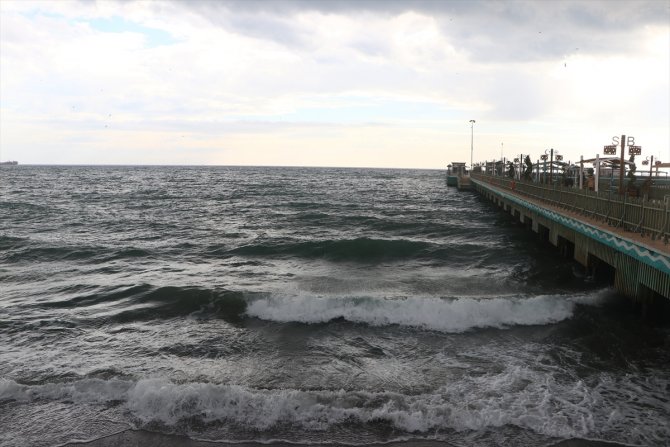 Marmara Denizi'nde lodos etkisini sürdürüyor