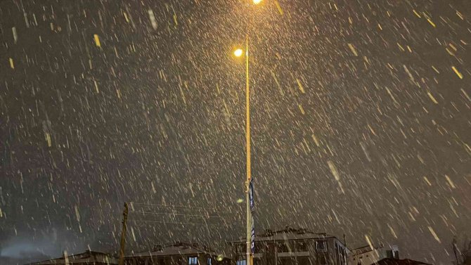 Düzce’de kar yağışı başladı