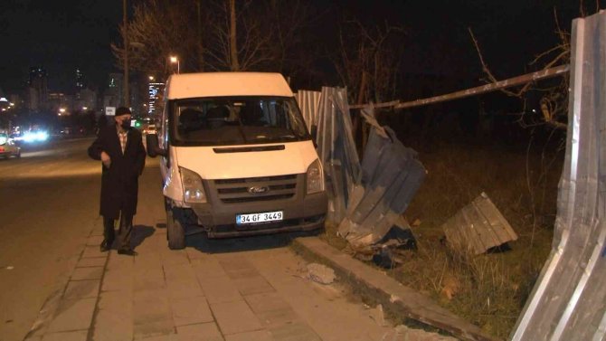 Esenyurt’ta 3 aracın karıştığı trafik kazasında 2 kişi yaralandı