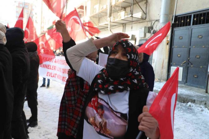 Hakkarili annelerin eylemi 25’inci haftasında